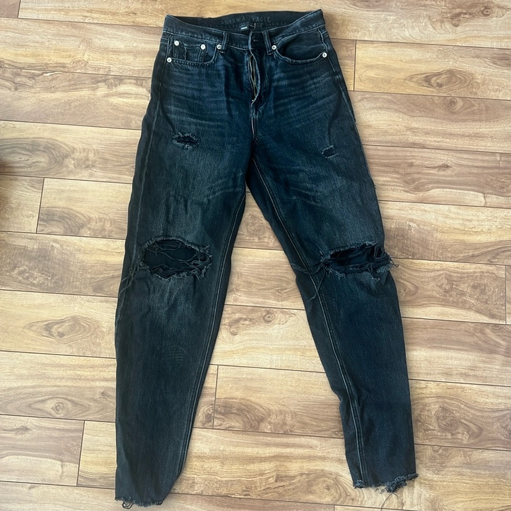 American Eagle Strigid Ripped Jeans